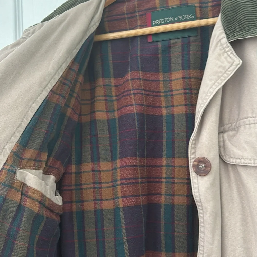 Vintage Khaki Barn Coat with Green Corduroy collar - Picture 4 of 5